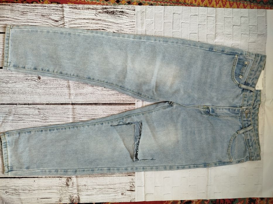 Продам джинсы новые