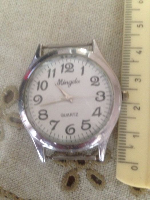 Продавам ръчни ЧАСОВНИЦИ