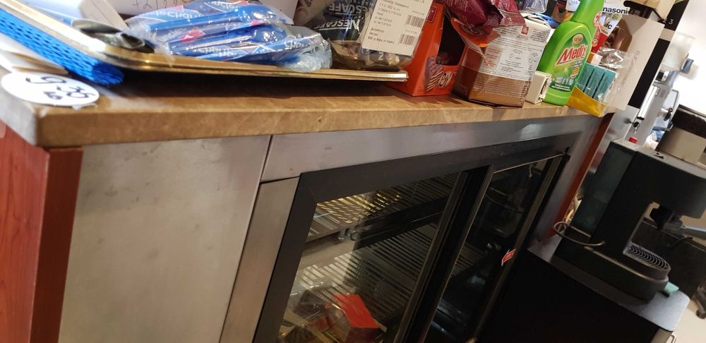 Сладкарска хладилна витрина за торти