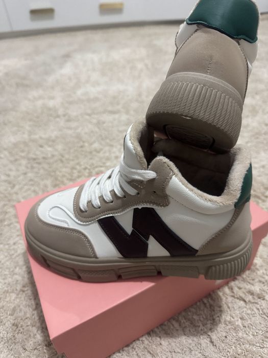 Кроссовки AIKUSUM