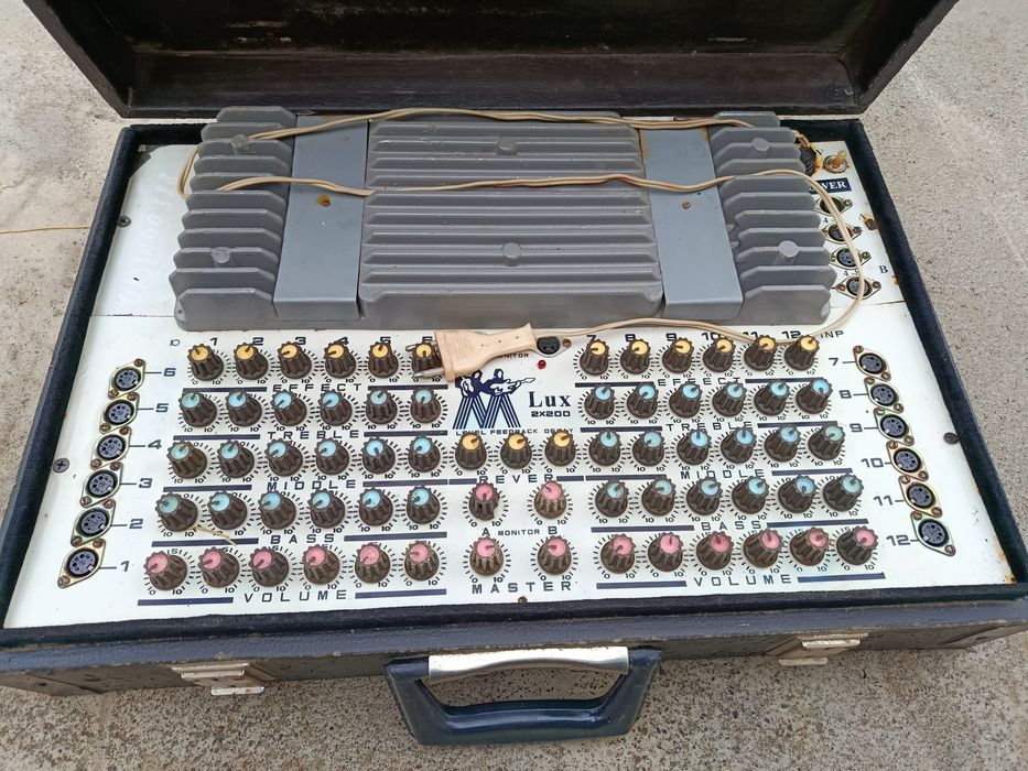 Дипломат сотилади LUX 2×200