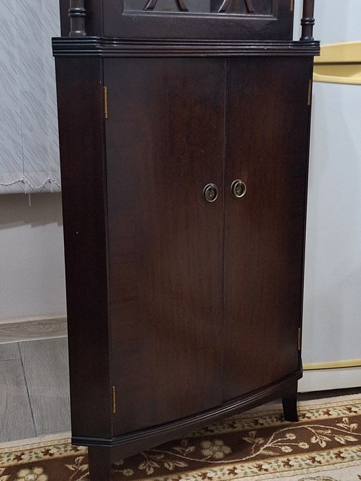 Френска ъглова витрина