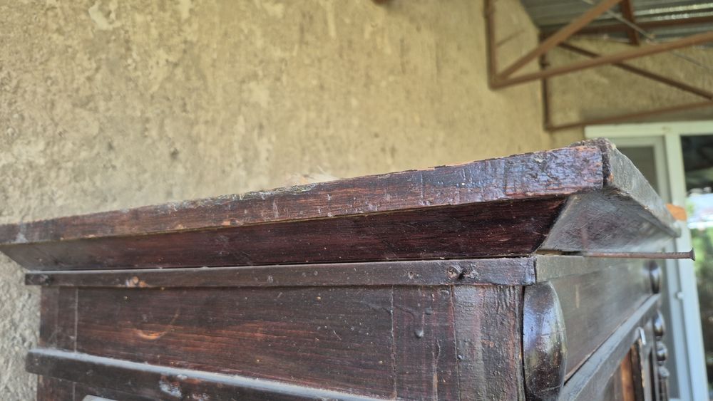 Продам раритетный шкаф