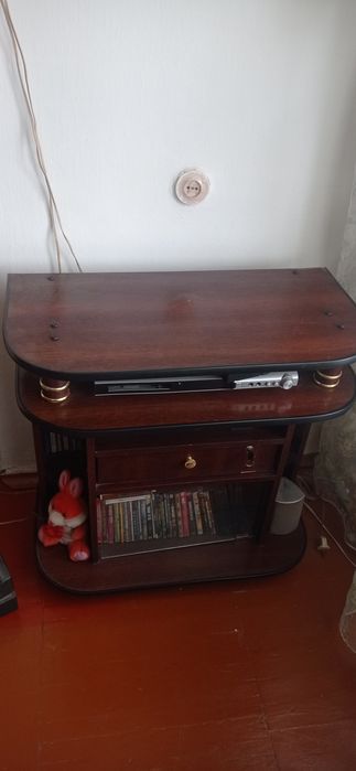 Столик под телевизор