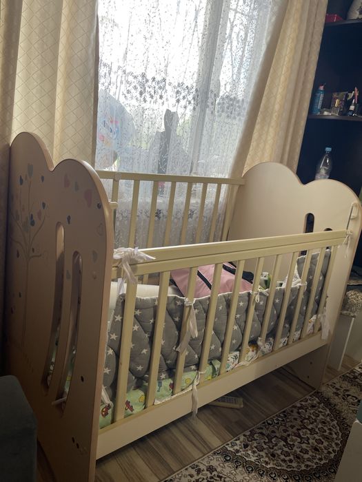 Продам детскую кроватку (в подарок матрас)