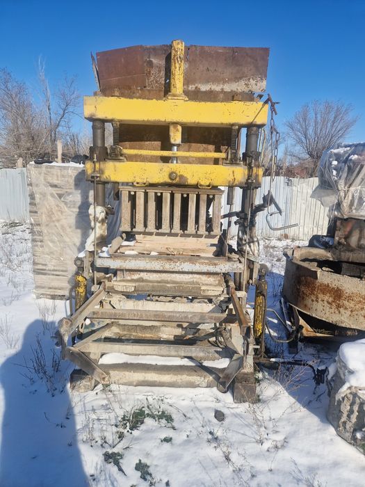 Апарат для производство пескоблока
