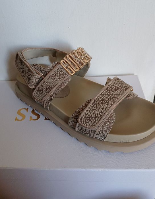 Нови сандали хит Guess