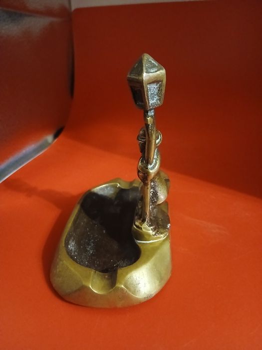 Scrumieră din bronz