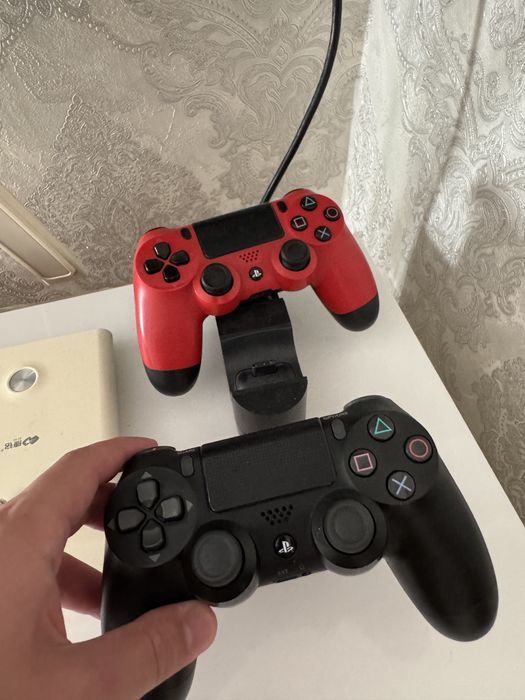 Продам ps4 в отличном состоянии