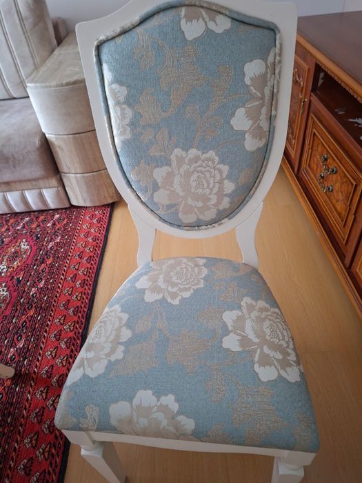 Продается стол и стулья!