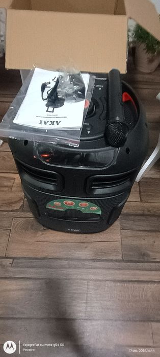 Vând boxa portabilă akay