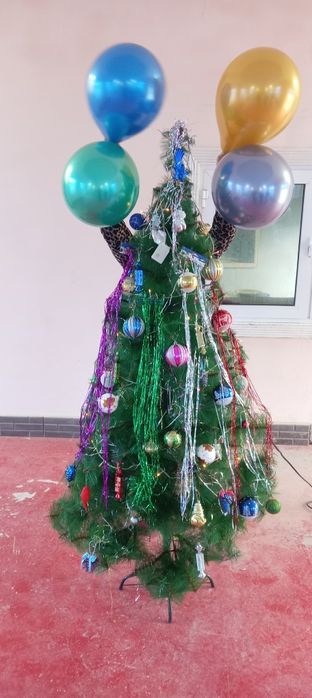 Продаётся ЁЛКА полный комплект игрушки герлянды света музыки.