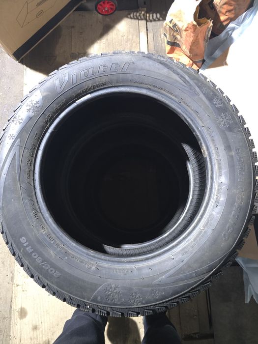 Продам зимние шины с шипами! 205/60/R16