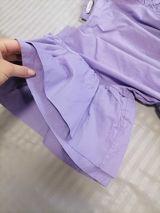 Къса рокля с ефектни ръкави