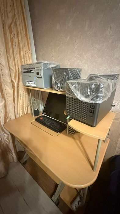 Продам компьютерный стол