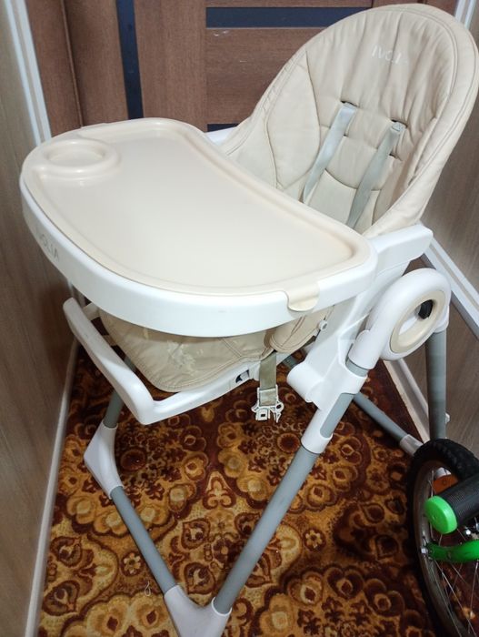 Стул для кормления ребенка