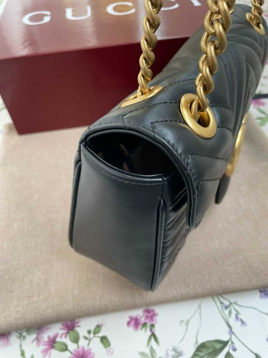 Оригинална Чанта Gucci Marmont Черна Шеврон Кожа Beloved Гучи Златно Gold GG Лого и Синджир
