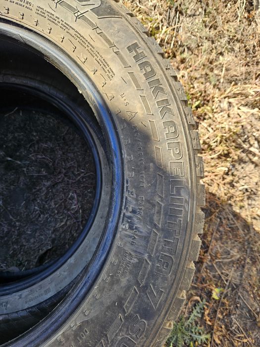 Продам резину 2 шт