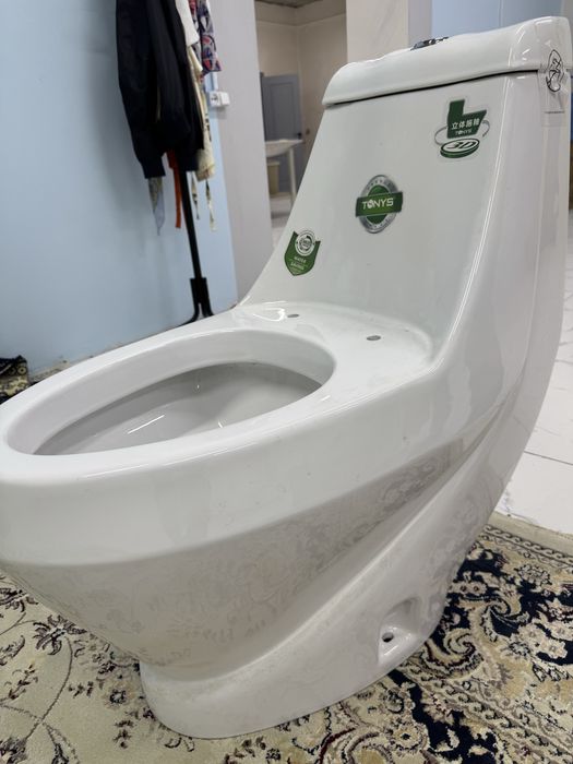 Унитаз новый белый