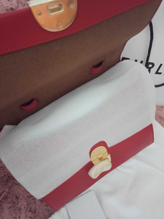 Оригинална чанта Furla.