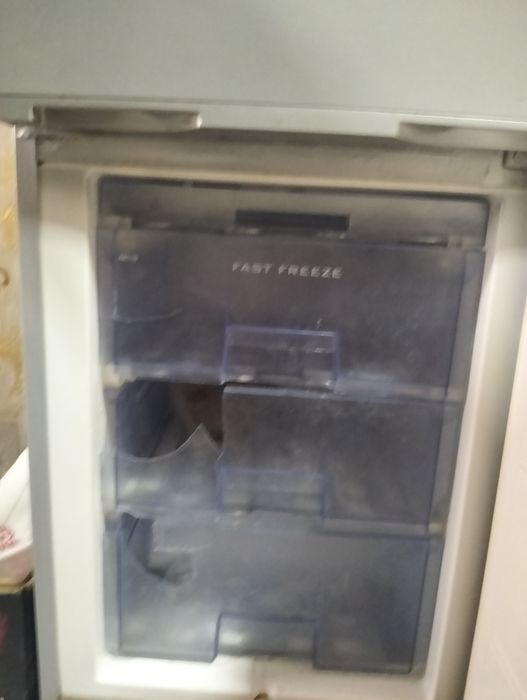 Холодильник двух камерный