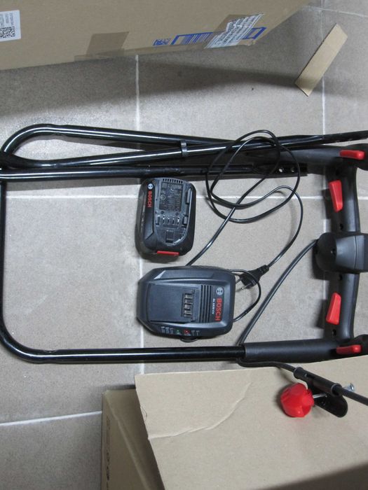 Mașină tuns iarba Bosch CityMower 18V-32-300 solo