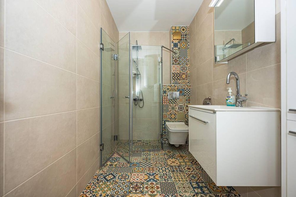 Тристаен апартамент под наем в Център