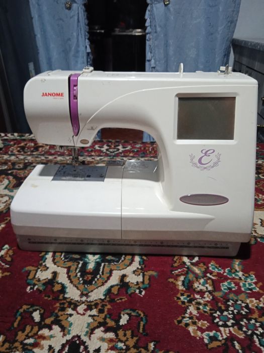 Продается швейная машинка бу