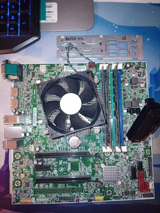 Kit Lenovo LGA1150 – i5-4570 + 12 GB DDR3 + placă de bază Lenovo FRU 03T7253.