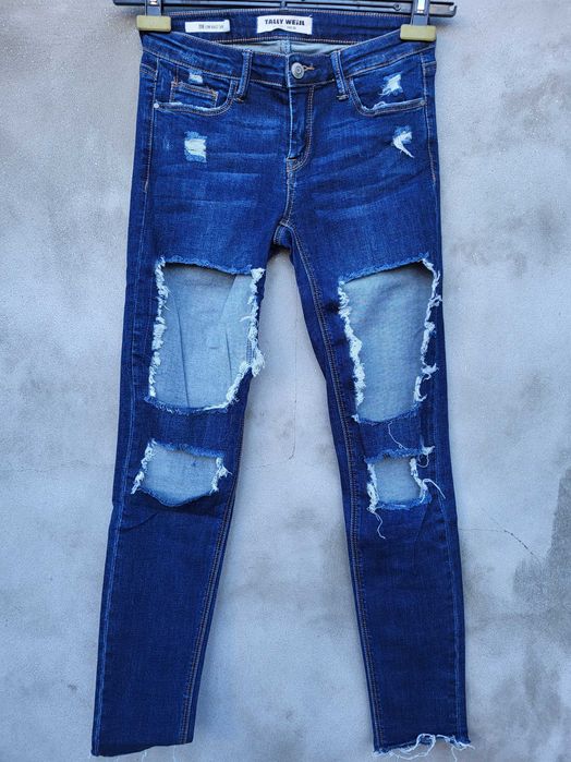 Изрязани слим дънки