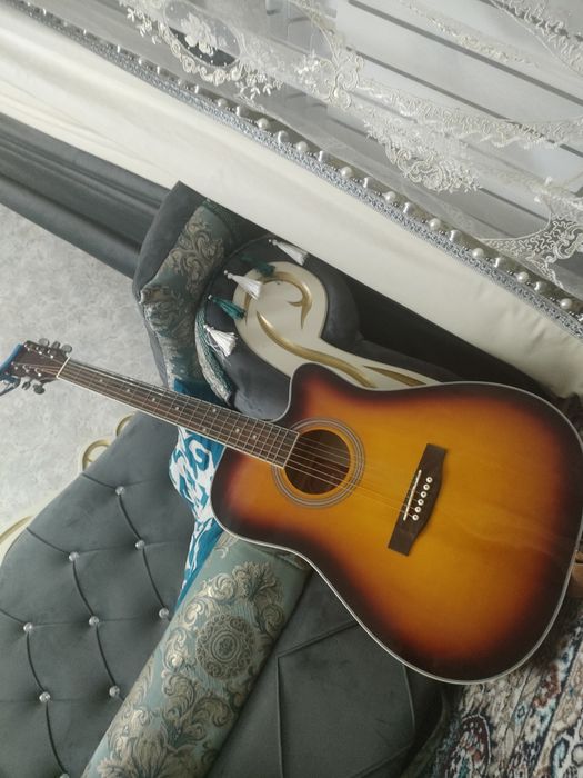 Продам гитару новый