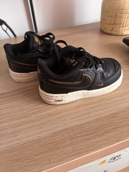 Adidasi nike force 1