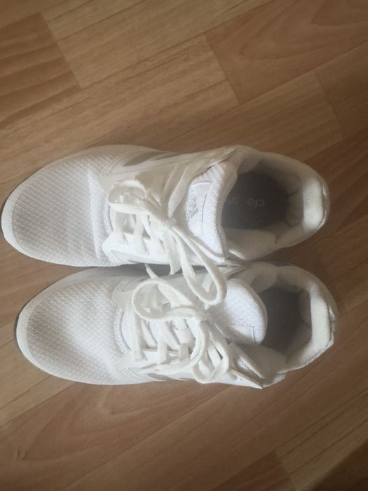 Продам красовки  адидас