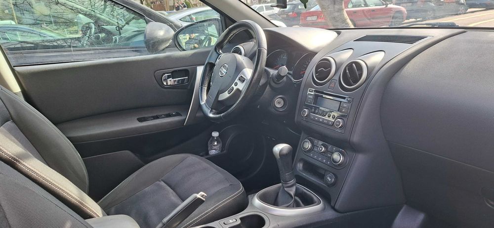 Черен Nissan Qashqai 1.6 Bi-Fuel 2013