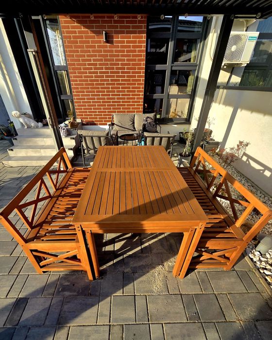 Set: masa extensibila 12 pers + banci din lemn pt terasa