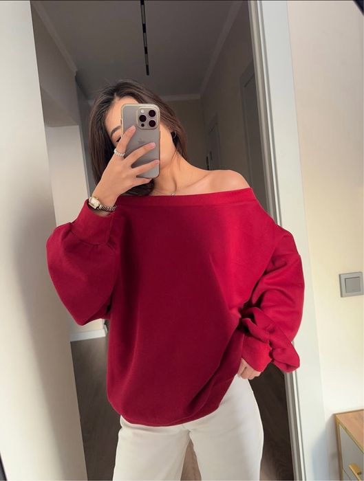 Кофта с открытыми плечами