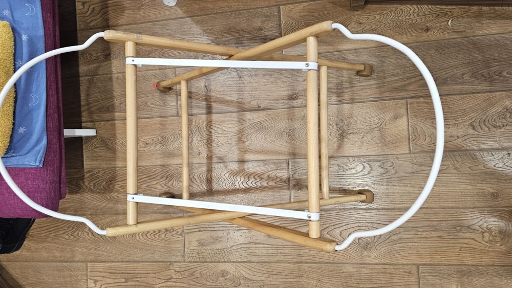 Бебешко кошче на колелца