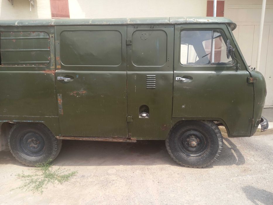 Машина УАЗ 1969 год