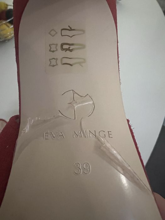 Чисто нови обувки Eva Minge