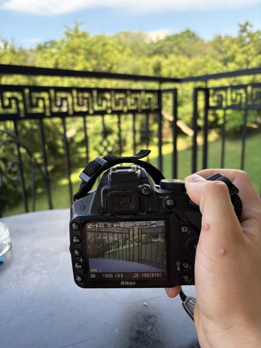 Nikon D3200 + obiectiv Nikon AF-S DX 18-55mm | Doar 8.000 cadre | Stare excelentă