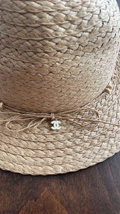 дамска плетена сламена кафява шапка за плаж лятна на шанел chanel нова!