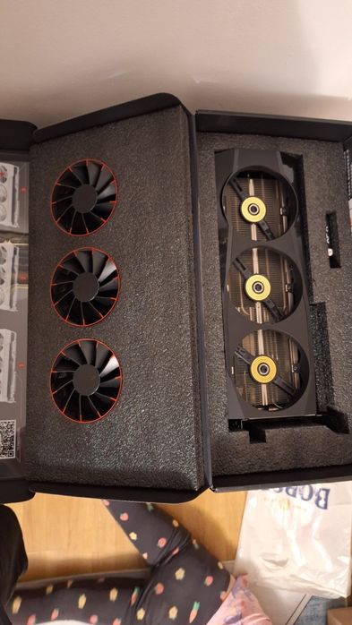 Placa video XFX AMD RX 9070XT  Magnetic Air Edition