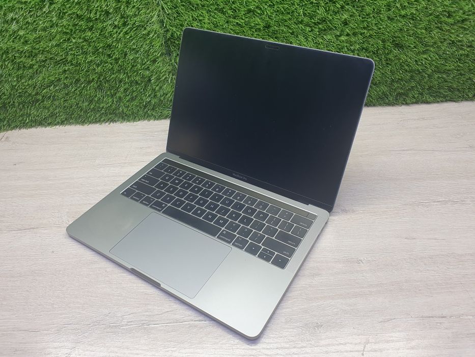 MacBook Pro Kafolati bilan.