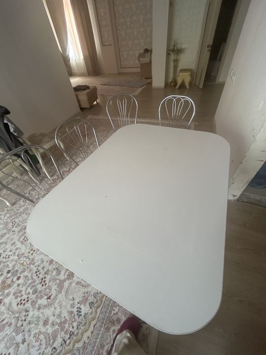 Стол со стульями