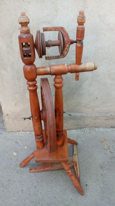 Прялка деревянная, старинная.