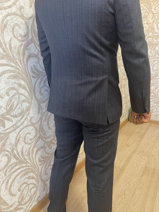 Костюм тройка продаётся