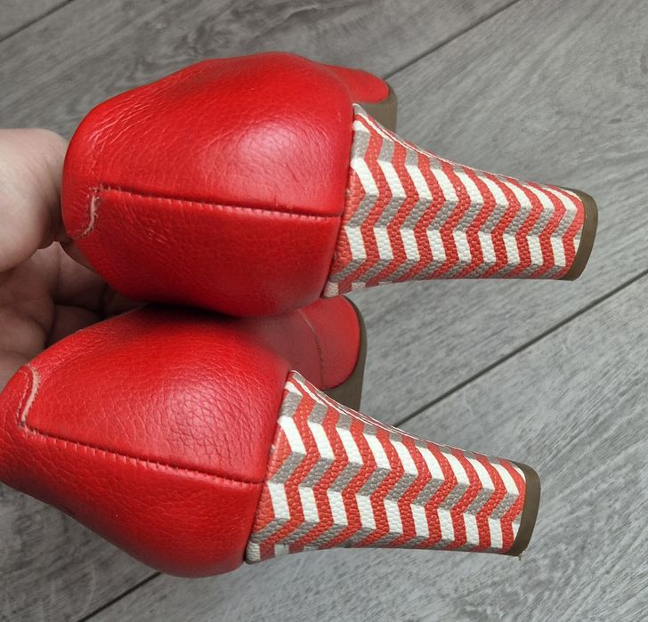 Pantofi decupați Epica, măr.40