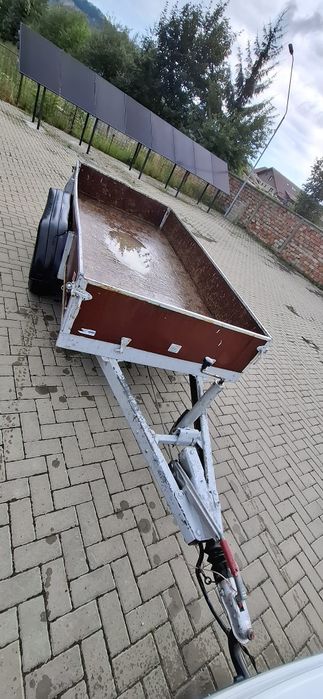 Vand remorcă 2000kg B+E cu sistem de franare.