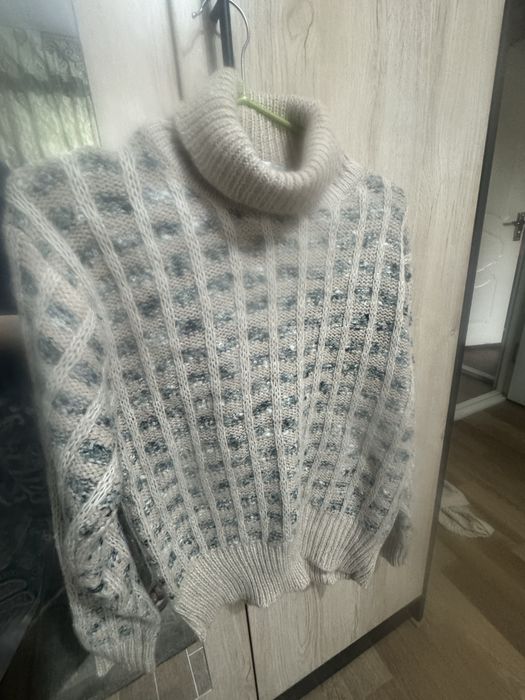 Кофты и цвитера разние размера 48- 50- 52