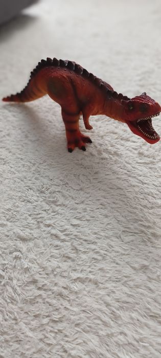 Dinozauri cu sunete și lumini